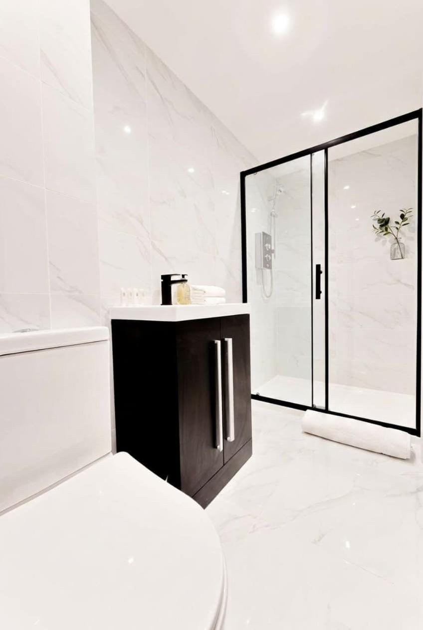 Modern 1 Bed Apt with Parking in Burton on Trent Apartment in Burton upon Trent