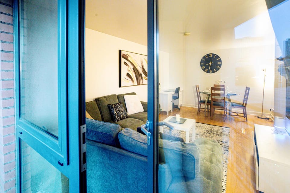 2 Bed 2 Bath Leeds City Centre with Balcony Apartment in Leeds