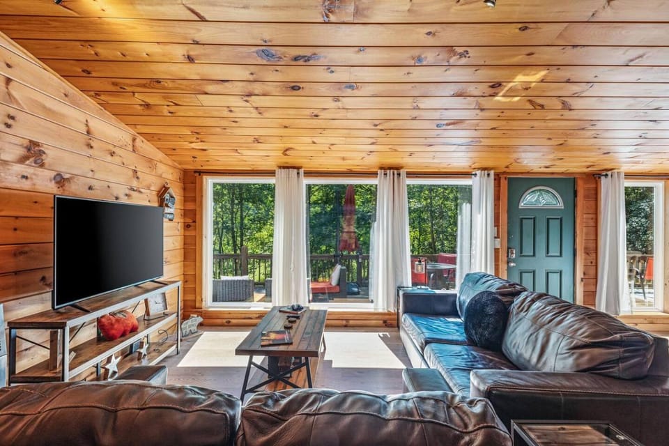 Communal lounge/ TV room, Living room