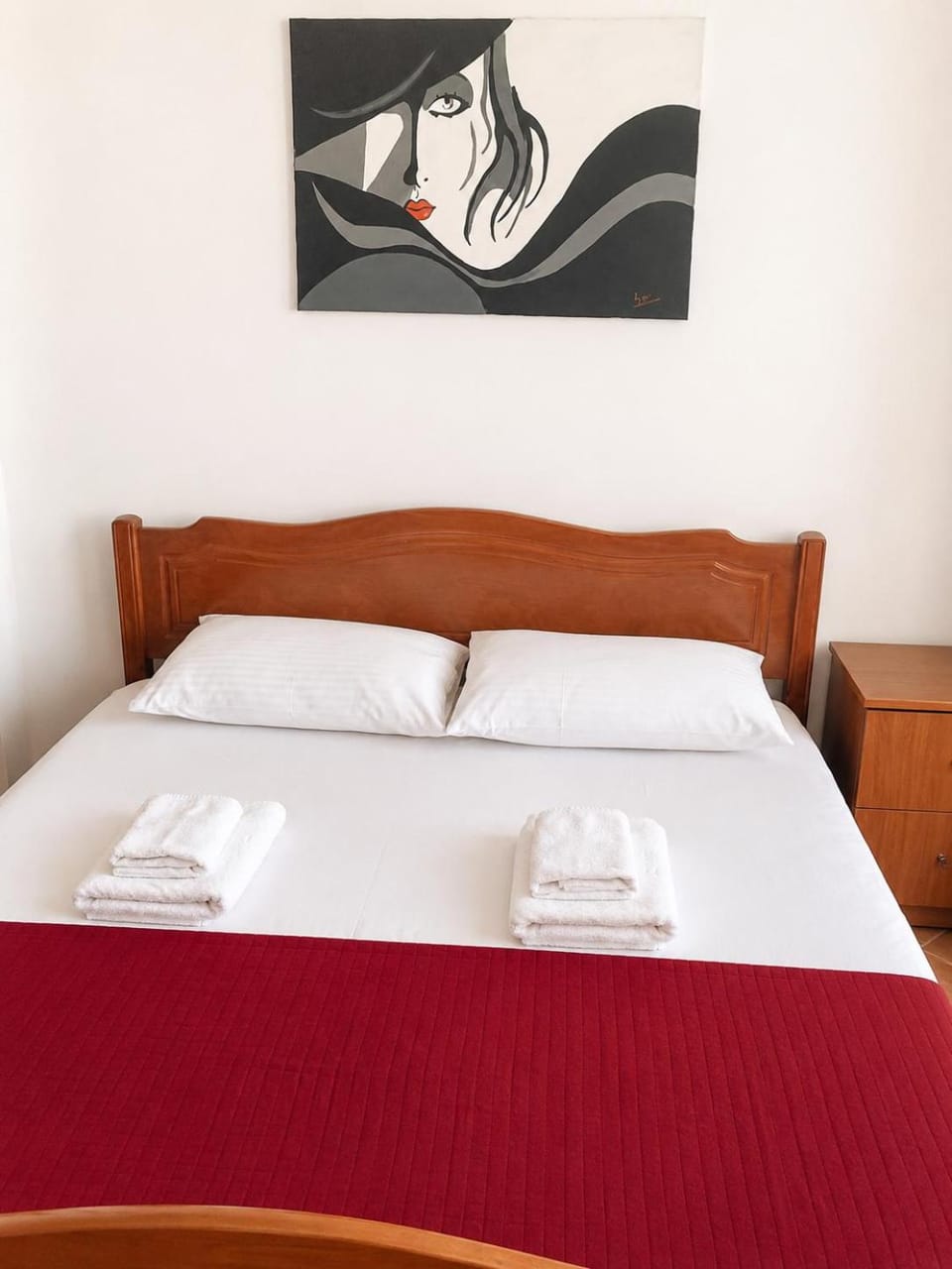 Bed, Bedroom, towels
