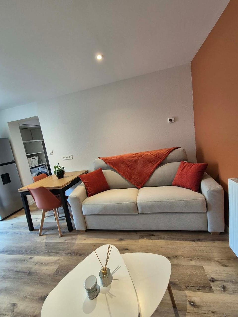 Seating area, Dining area