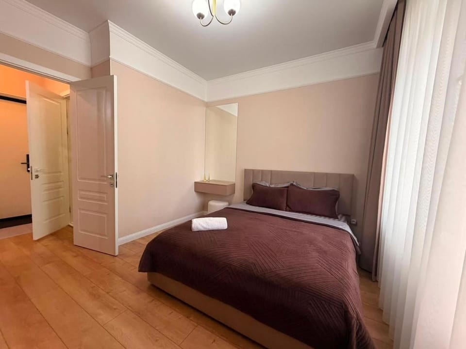 Bed, towels