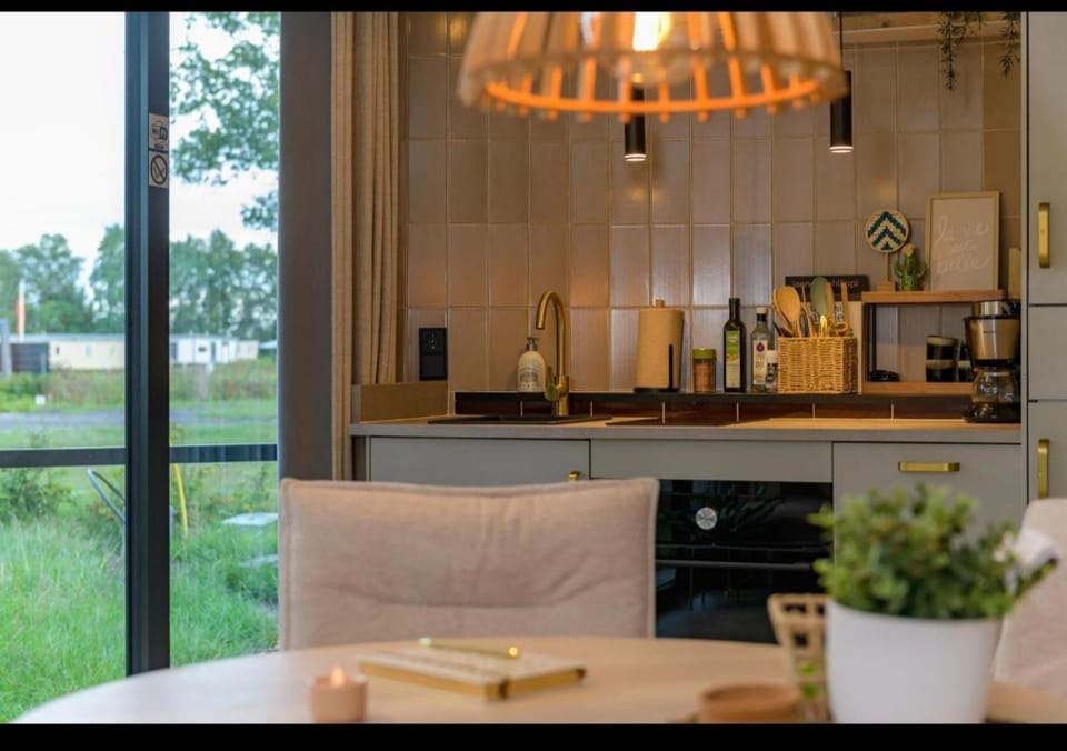Coffee/tea facilities, Kitchen or kitchenette, Dining area, pet friendly, stove