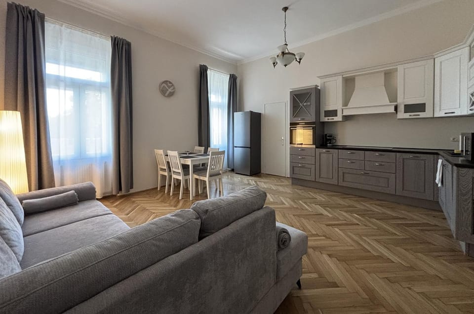 Kitchen or kitchenette, Living room, Seating area, Dining area, stove