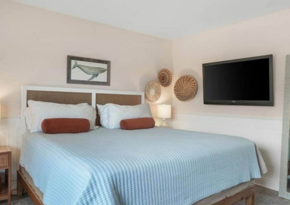 Coastal Two Bedroom Residence with Private Patio Apartment in Redondo Beach