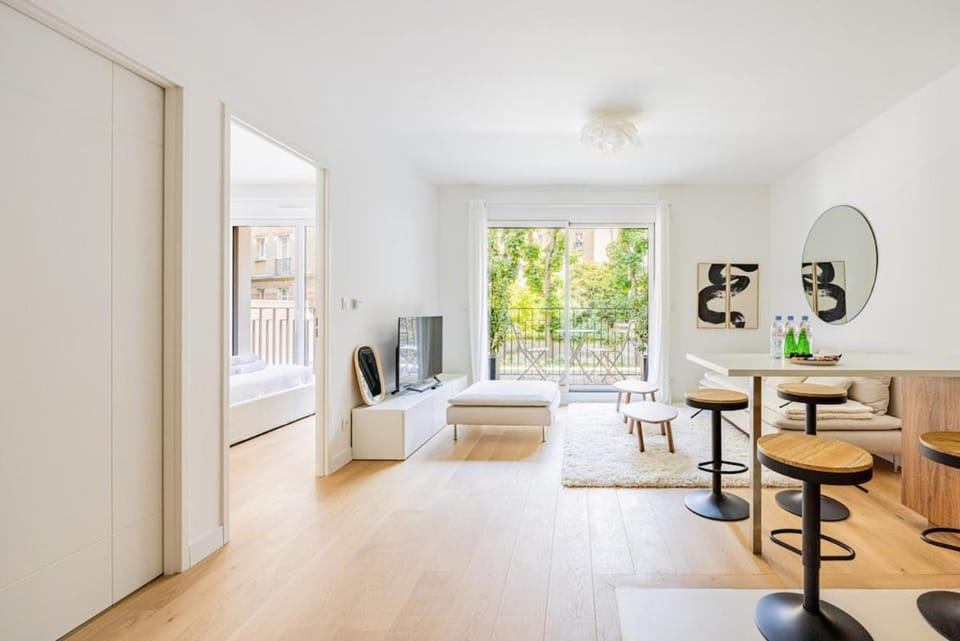 Mobility Lease - Neuilly - 1 bedroom - Balcony Apartment in Paris