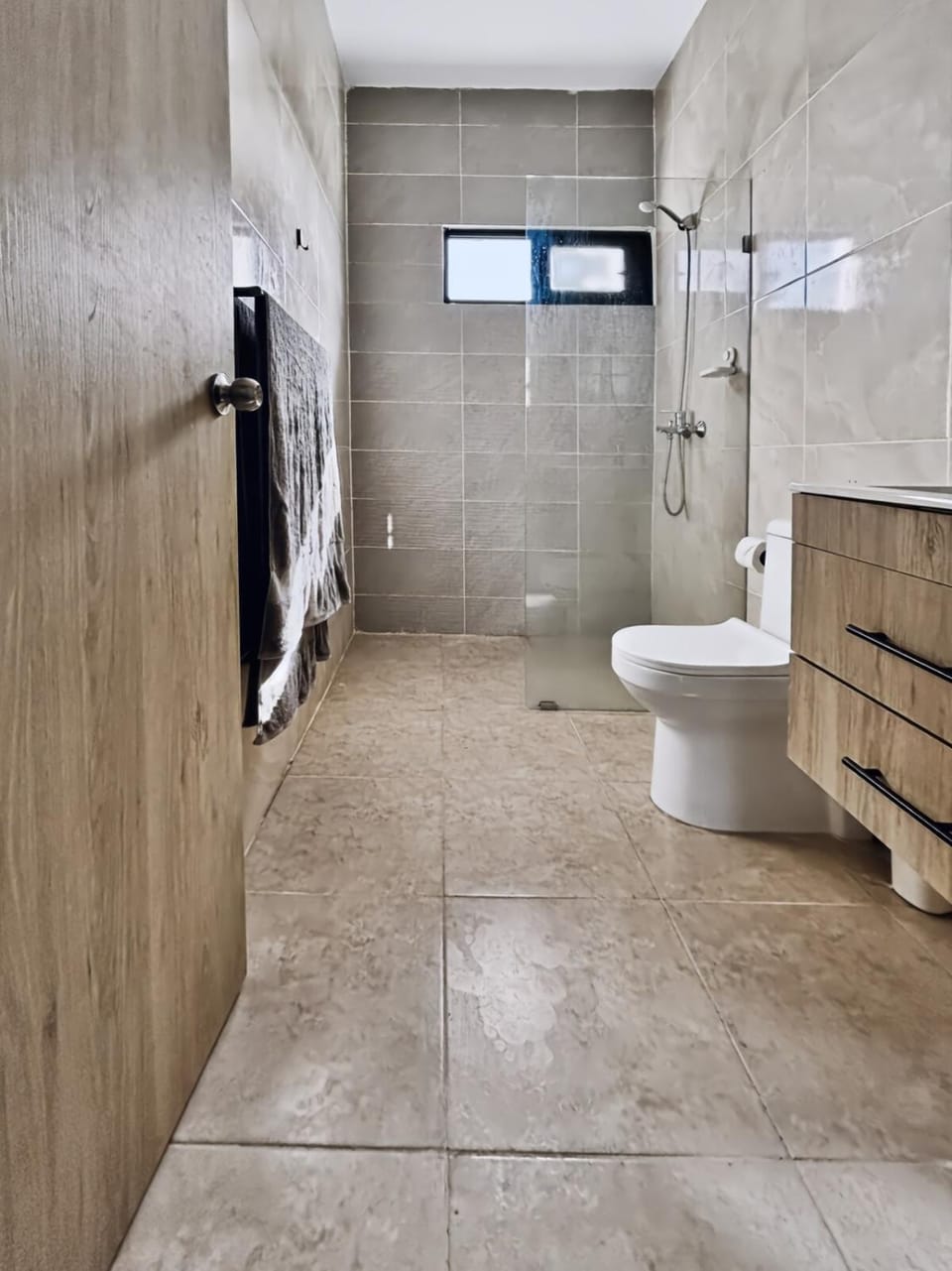 The Reef - Pool & Home Cinema - Mins to Beach Apartment in Los Melones