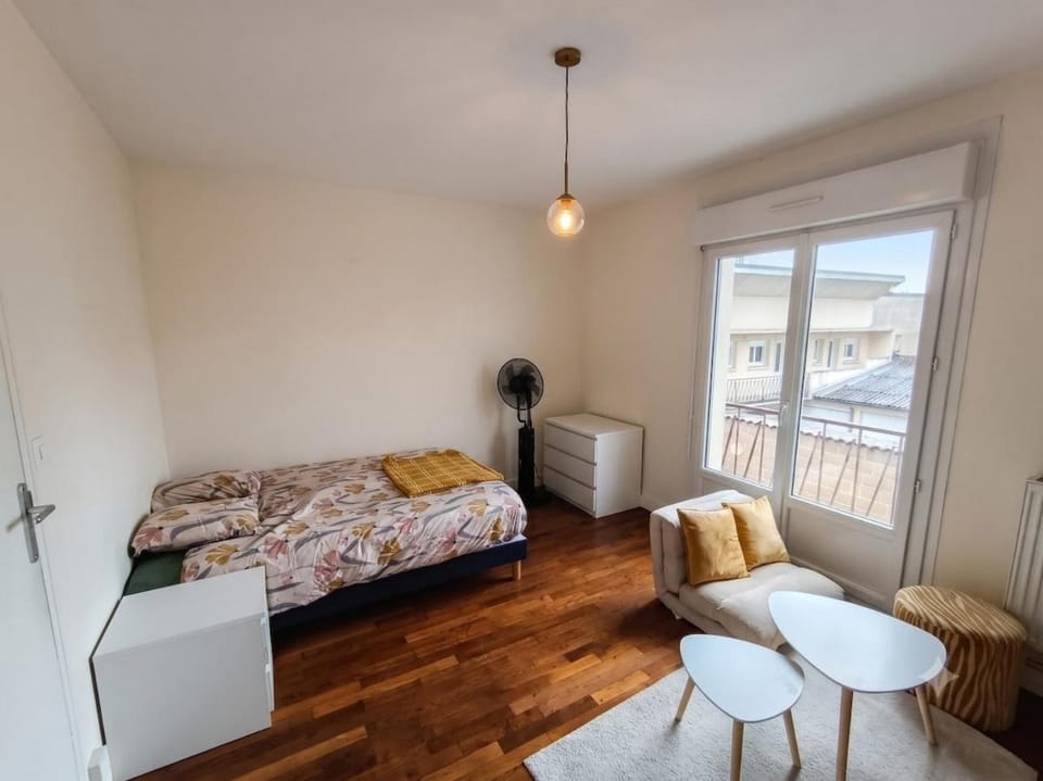 Cozy and modern studio, Near Chartres Station Apartment in Centre-Val de Loire