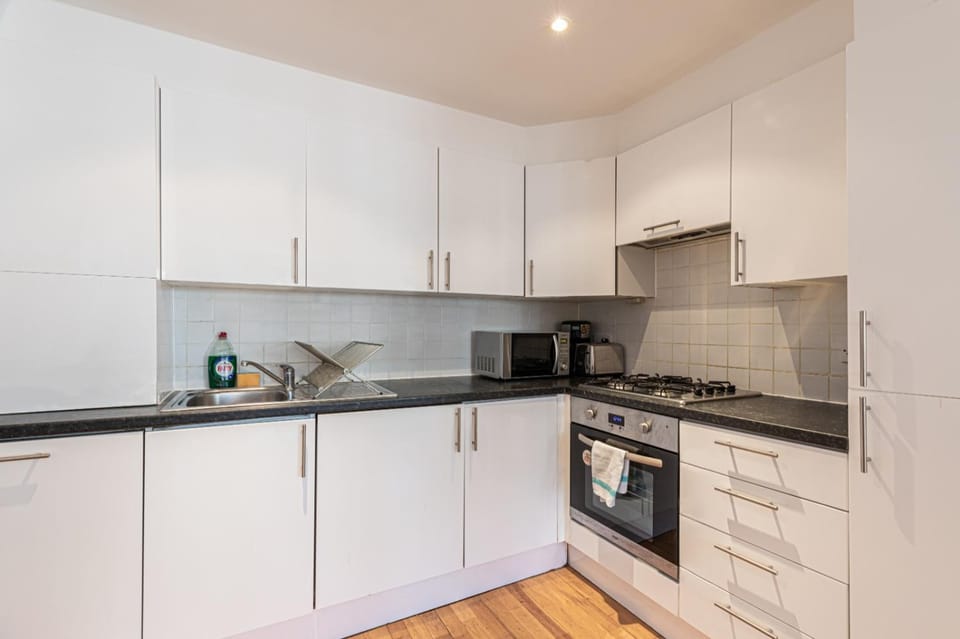 Large 3 Bedroom Apartment Close to Camden Market Apartment in London Borough of Islington