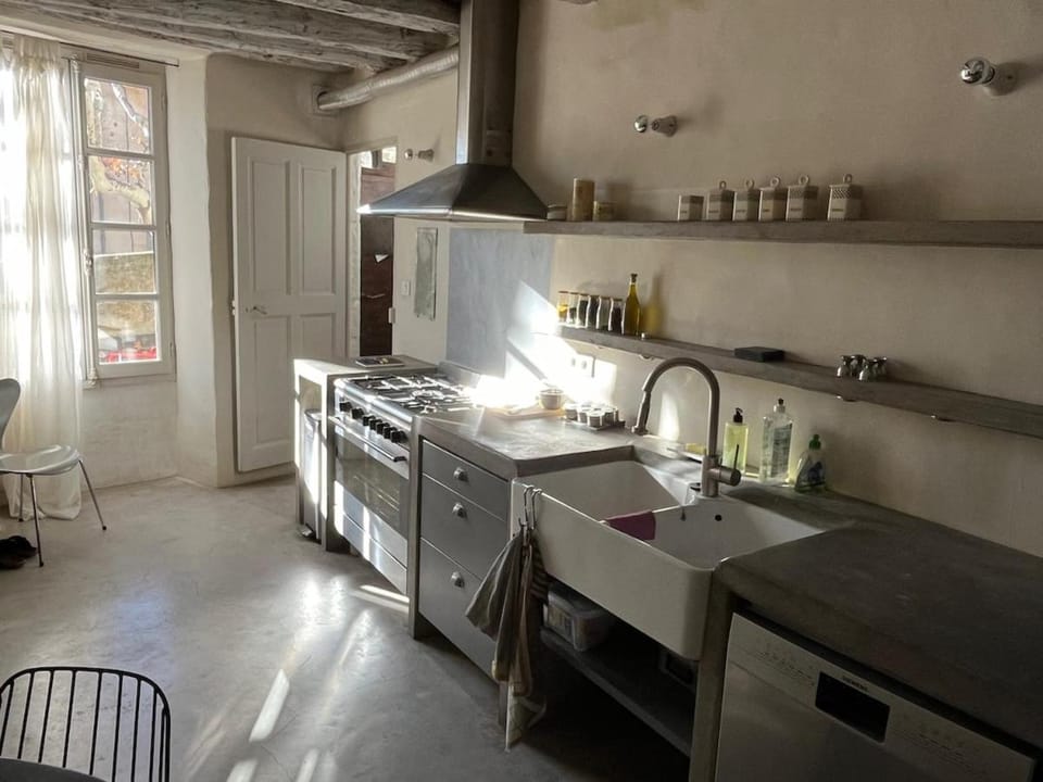 Kitchen or kitchenette
