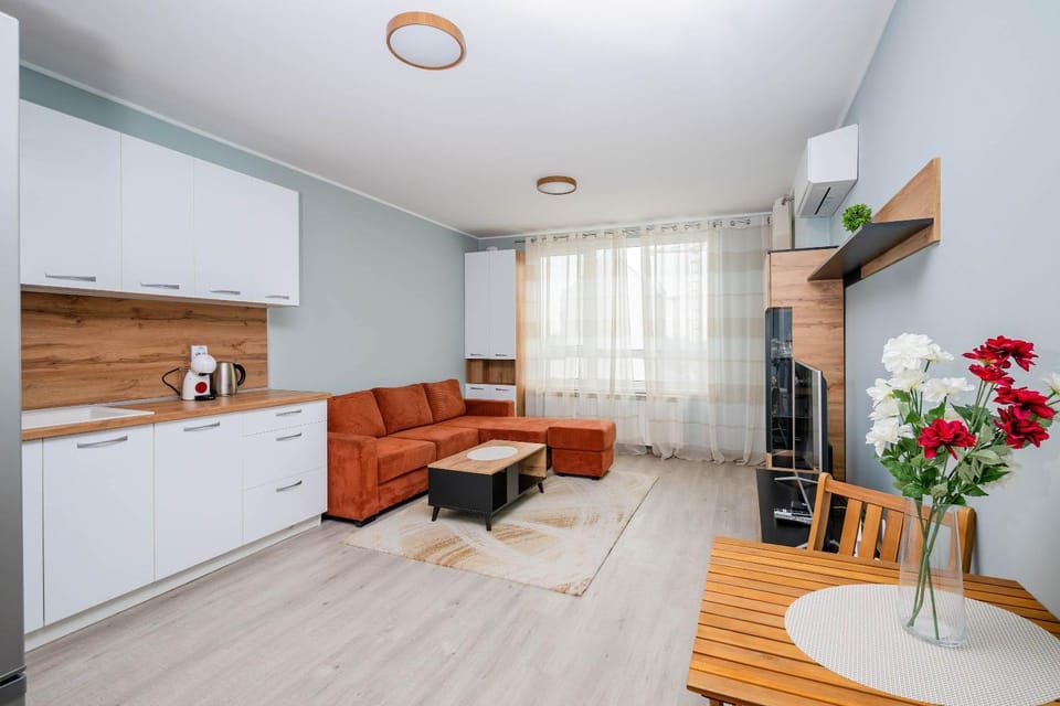 TV and multimedia, Kitchen or kitchenette, Living room, Seating area, Dining area