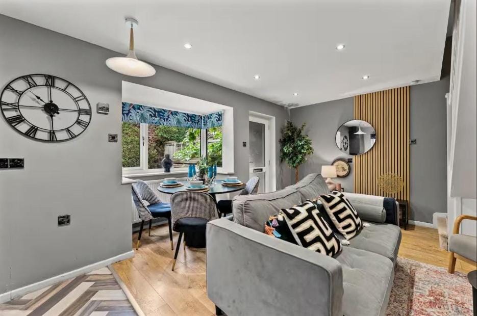 Stylish Cambridge Retreat - Sleeps 6 House in Cambridge