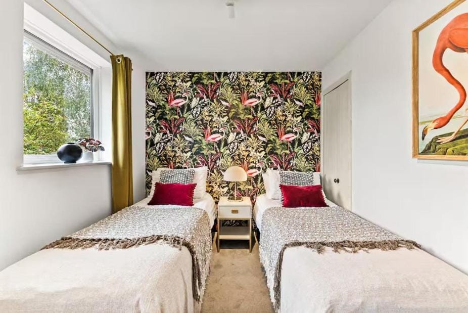 Stylish Cambridge Retreat - Sleeps 6 House in Cambridge