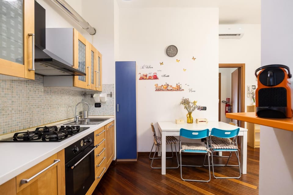 Kitchen or kitchenette, Dining area, stove