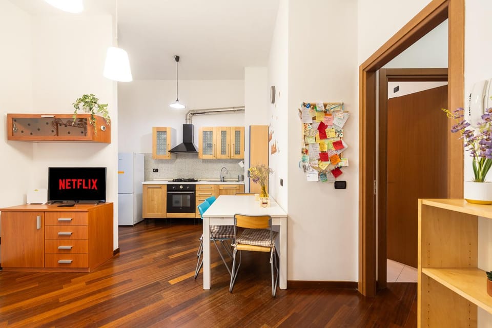 TV and multimedia, Kitchen or kitchenette, Dining area, oven, stove