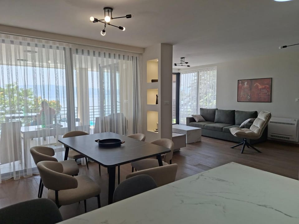 Living room, Photo of the whole room, Seating area, Dining area
