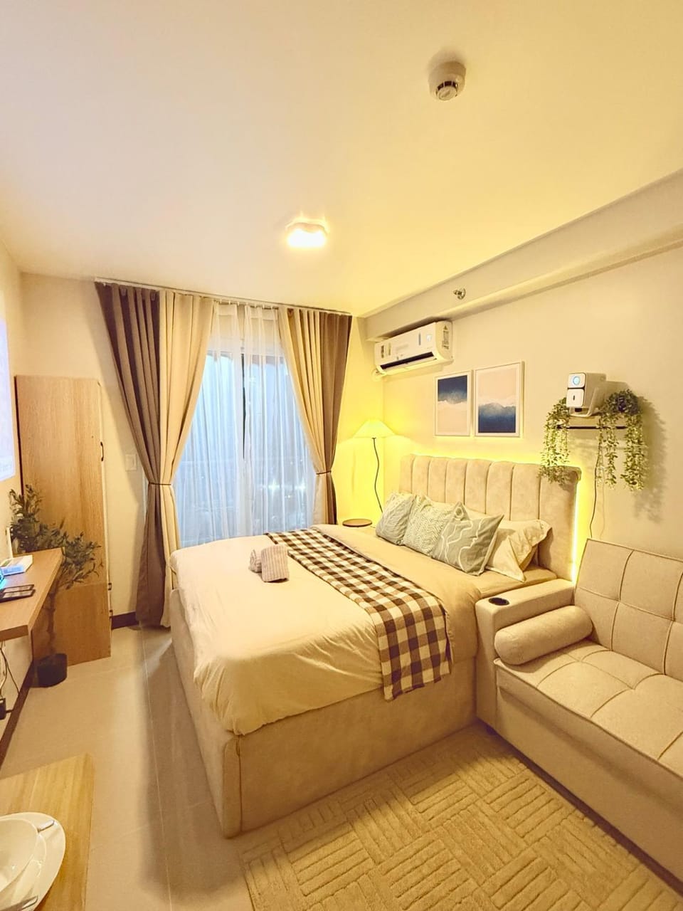 Bed, Photo of the whole room