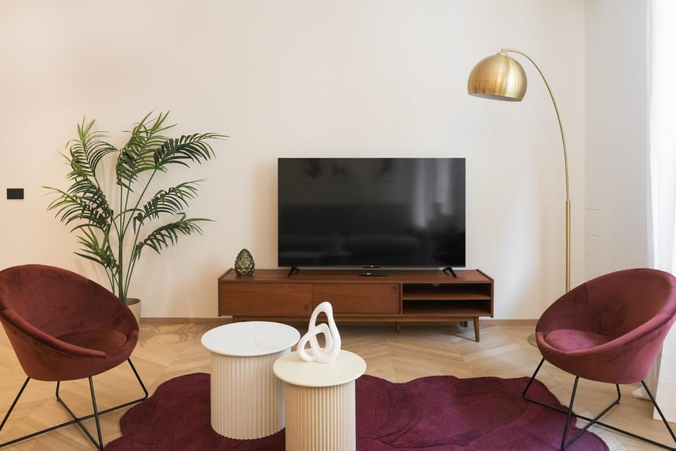 Communal lounge/ TV room, TV and multimedia, Living room, Seating area, Evening entertainment