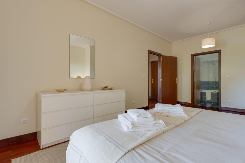 Bed, Photo of the whole room, Bedroom, towels, wardrobe