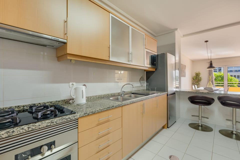 Kitchen or kitchenette, Dining area, dishwasher, minibar, pet friendly, stove