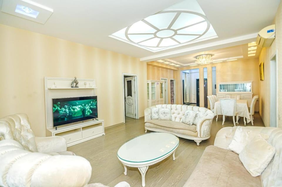 VIP Home Victoria in Nizami Apartment in Baku