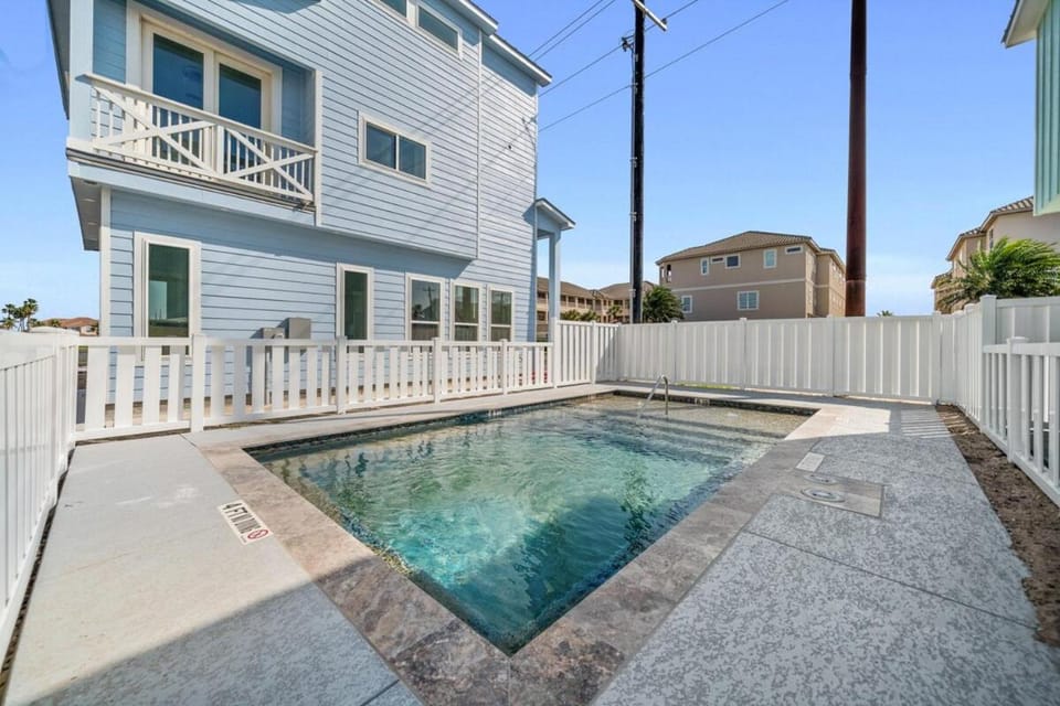Swimming pool, Swimming pool