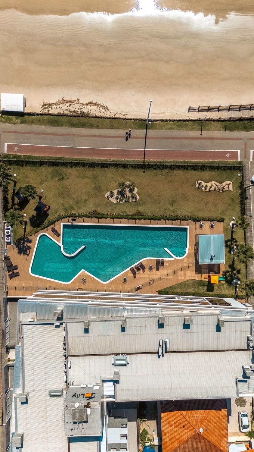 Facade/entrance, Swimming pool