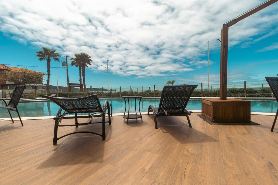 Day, Swimming pool, sunbed