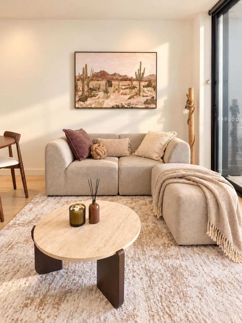 Living room, Photo of the whole room, Decorative detail, Seating area