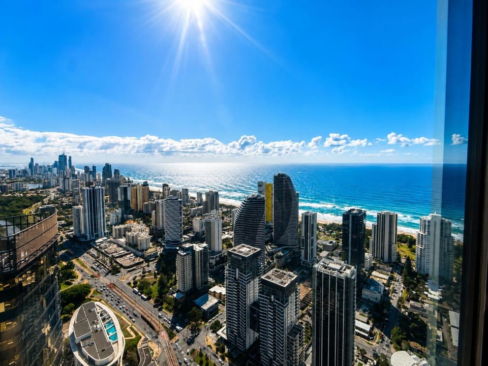 Horizon Haven Panoramic Ocean Views Apartment in Gold Coast