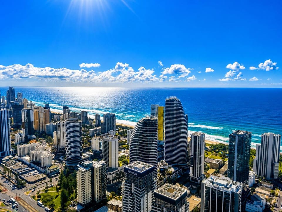 Horizon Haven Panoramic Ocean Views Apartment in Gold Coast