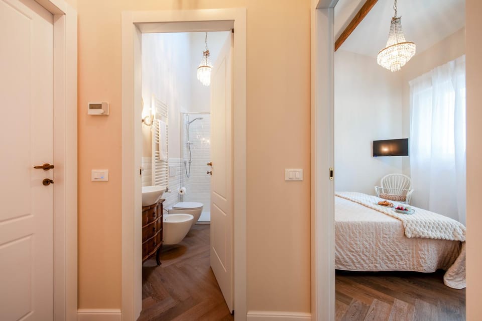 Shower, Toilet, Bed, Bathroom, Photo of the whole room, Bedroom, Bath, bidet, towels