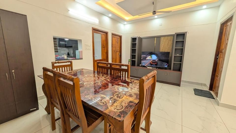 Seating area, Dining area