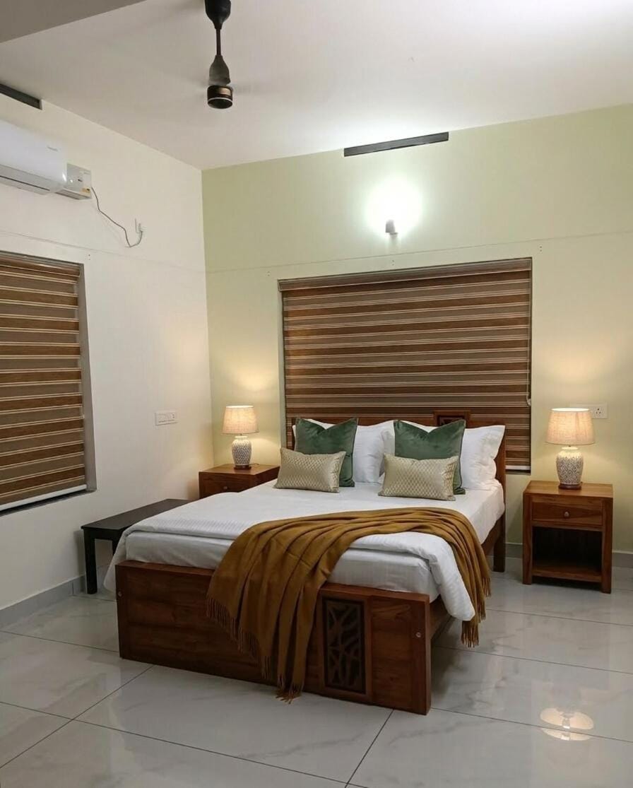 Bed, Photo of the whole room, Bedroom, air conditioner