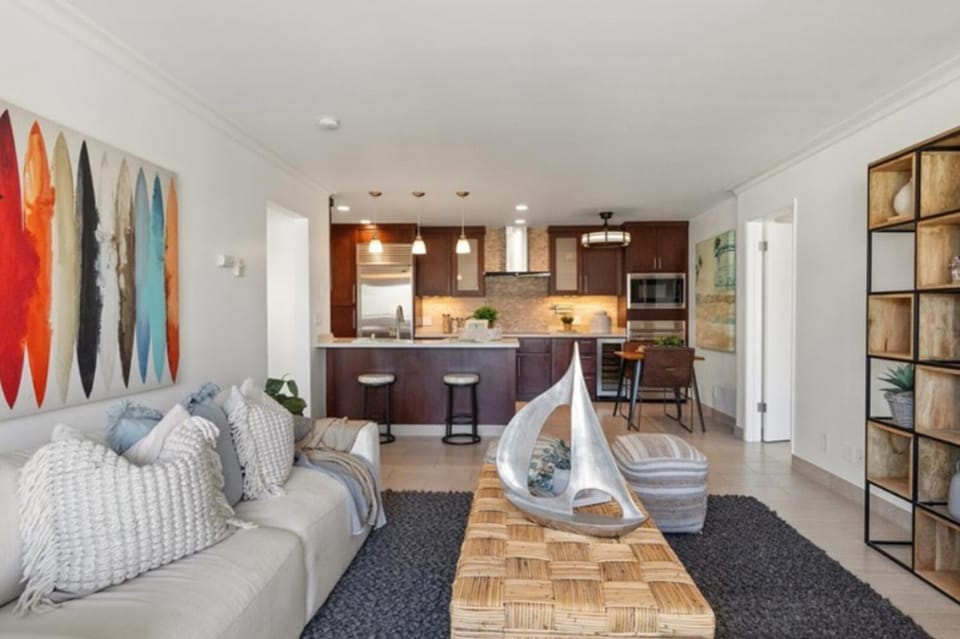 Two Bedroom Beachside Residence with Private Balcony Apartment in Hermosa Beach