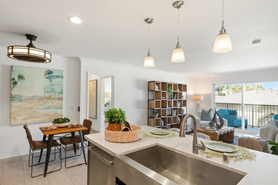 Two Bedroom Beachside Residence with Private Balcony Apartment in Hermosa Beach
