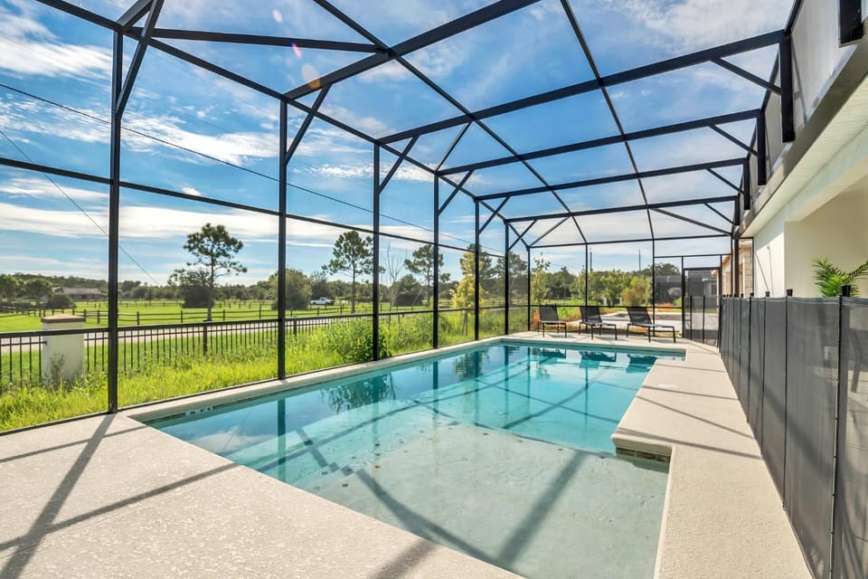 Kissimmee Mansion 15 BR Pool Ideal for 30 Guests House in Kissimmee