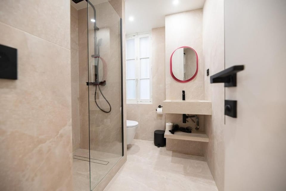 Shower, Toilet, Bathroom, towels