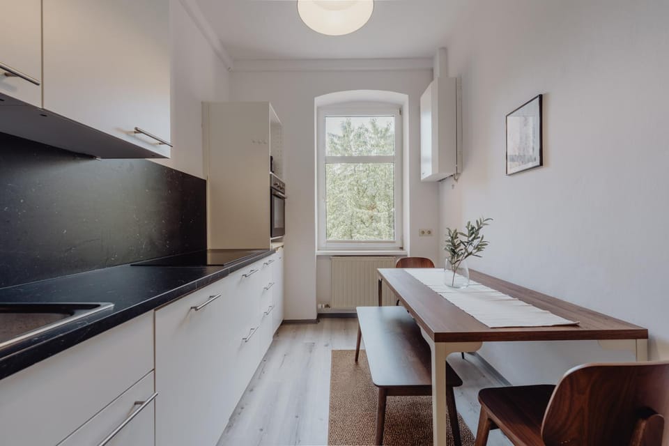 Kitchen or kitchenette, Dining area, oven, stove