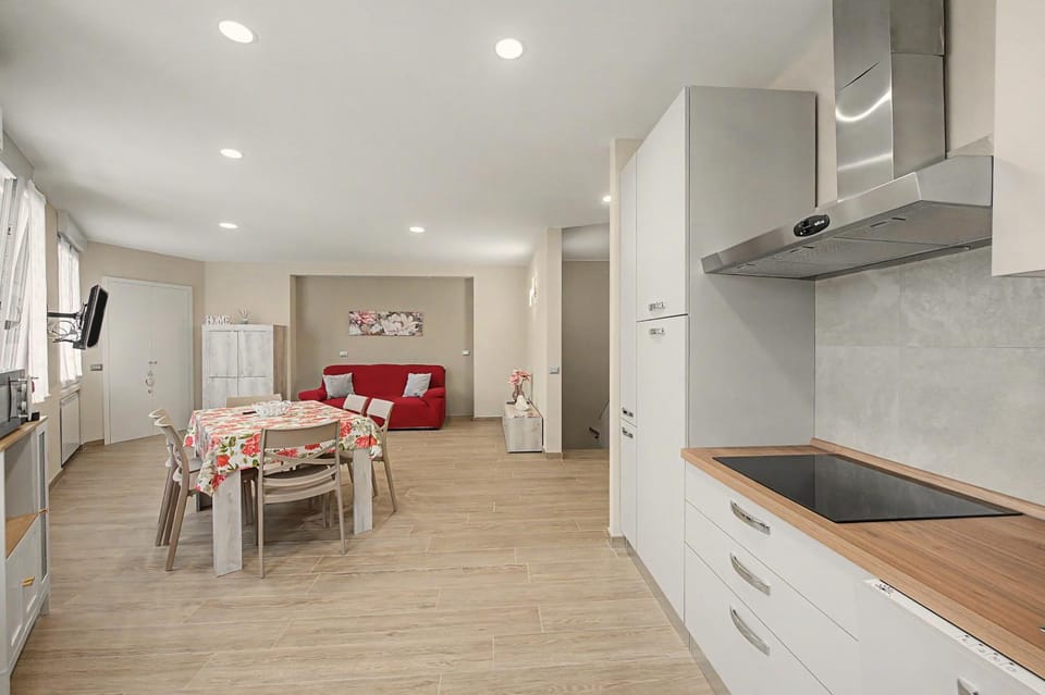 Property building, Kitchen or kitchenette, Living room