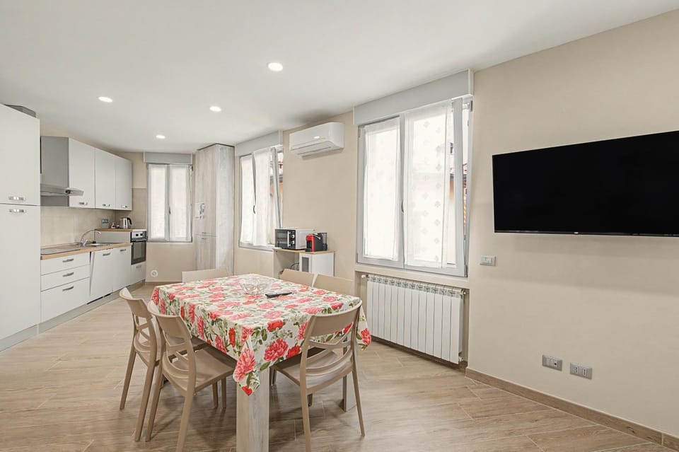 Property building, Kitchen or kitchenette, Living room