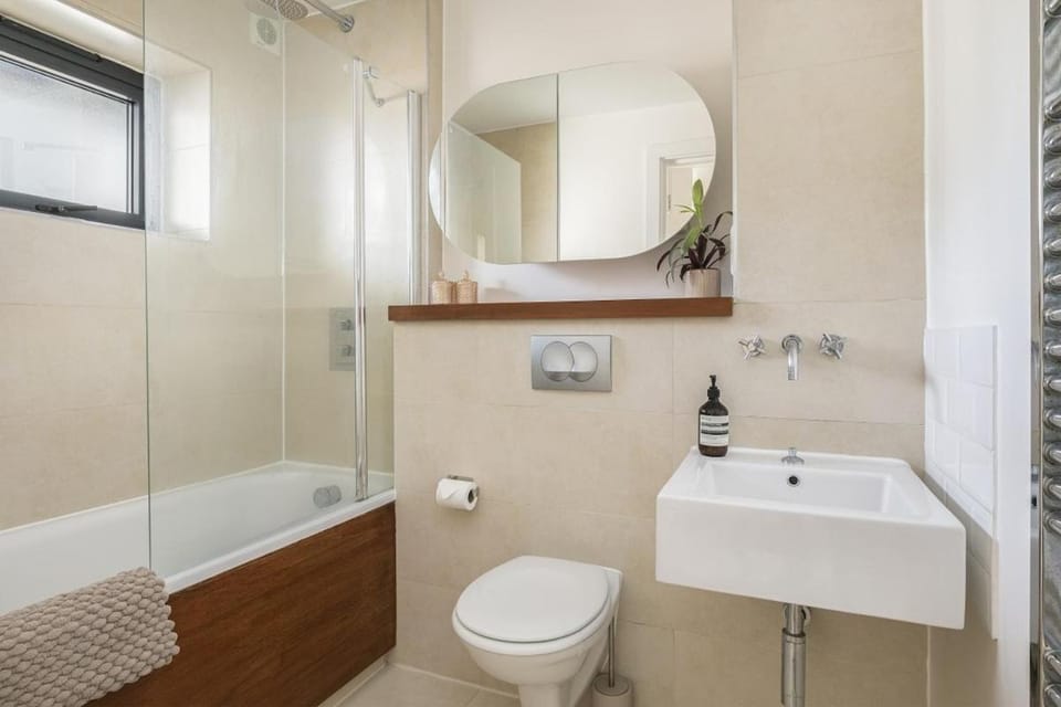 Stylish Modern 1-Bed in Hackney Central Apartment in London Borough of Hackney