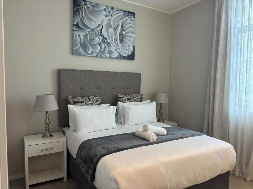 2 bed Century City Apart - Table Mountain Views Apartment in Cape Town