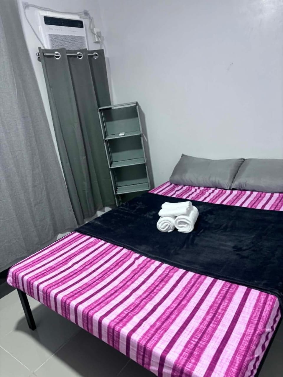 Bed, Bedroom, towels, air conditioner