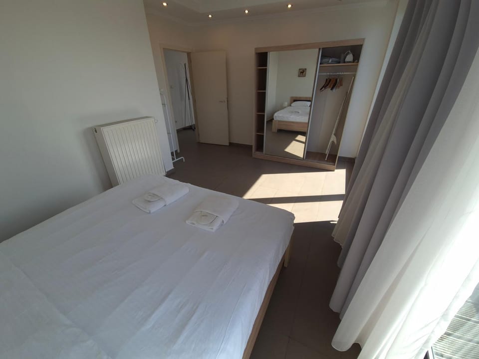 Bed, Photo of the whole room, Bedroom, towels, wardrobe