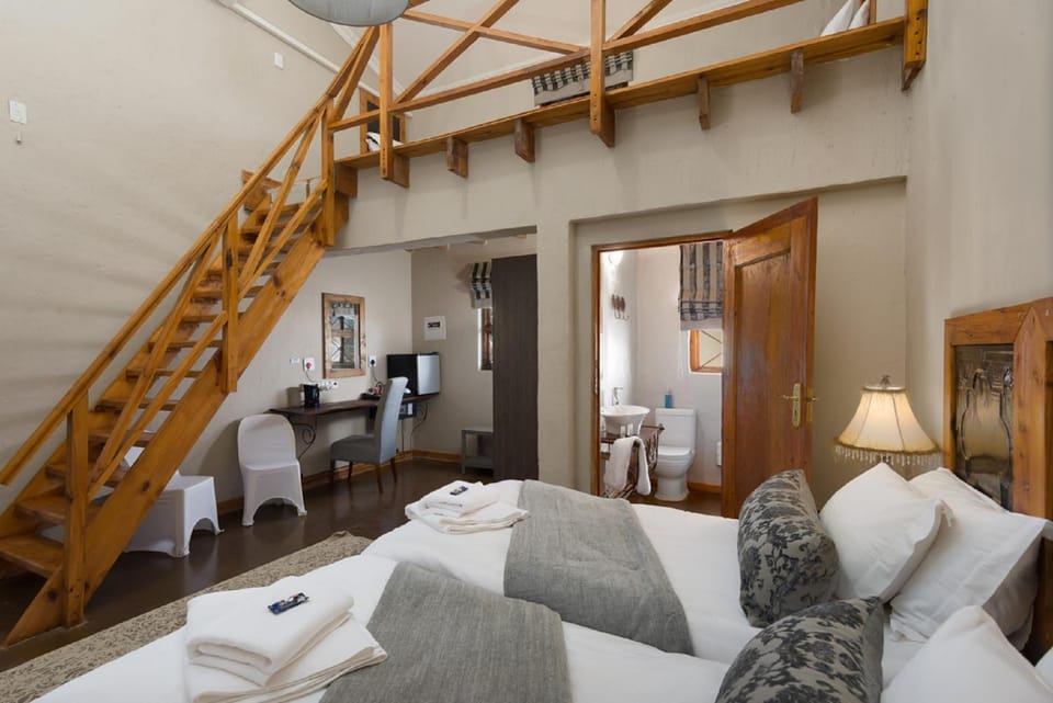 Bathroom, Photo of the whole room, Seating area, Bedroom, towels