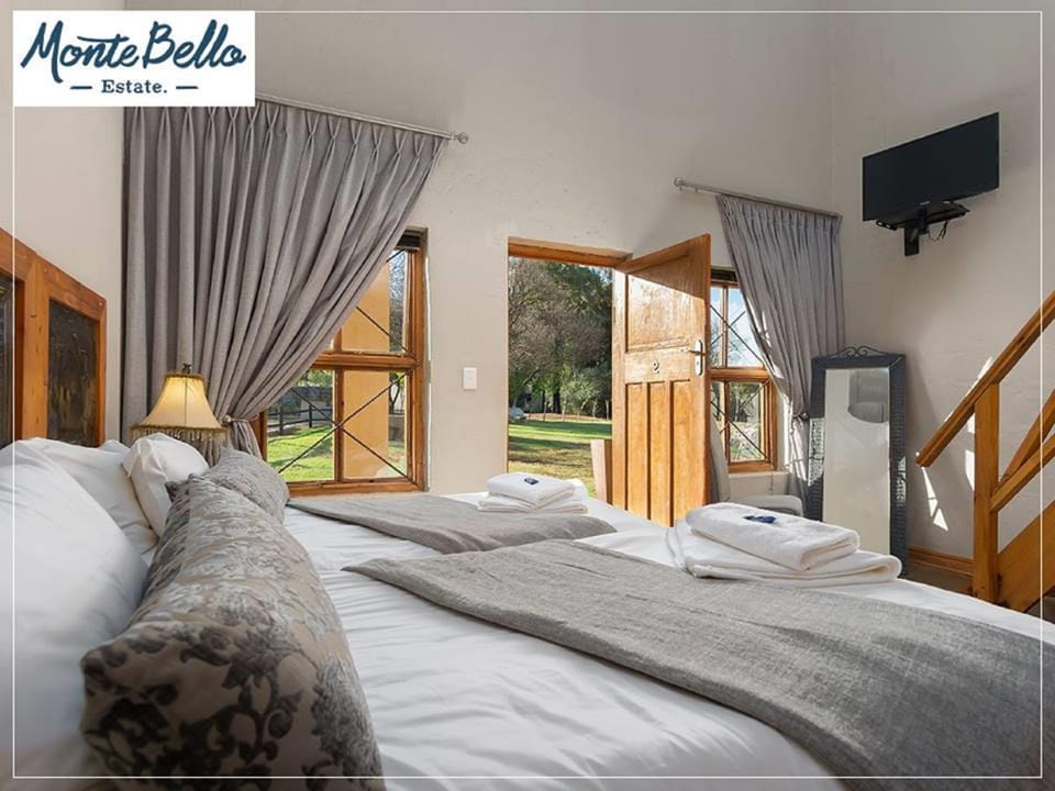 Decorative detail, Bedroom, Garden view, Swimming pool