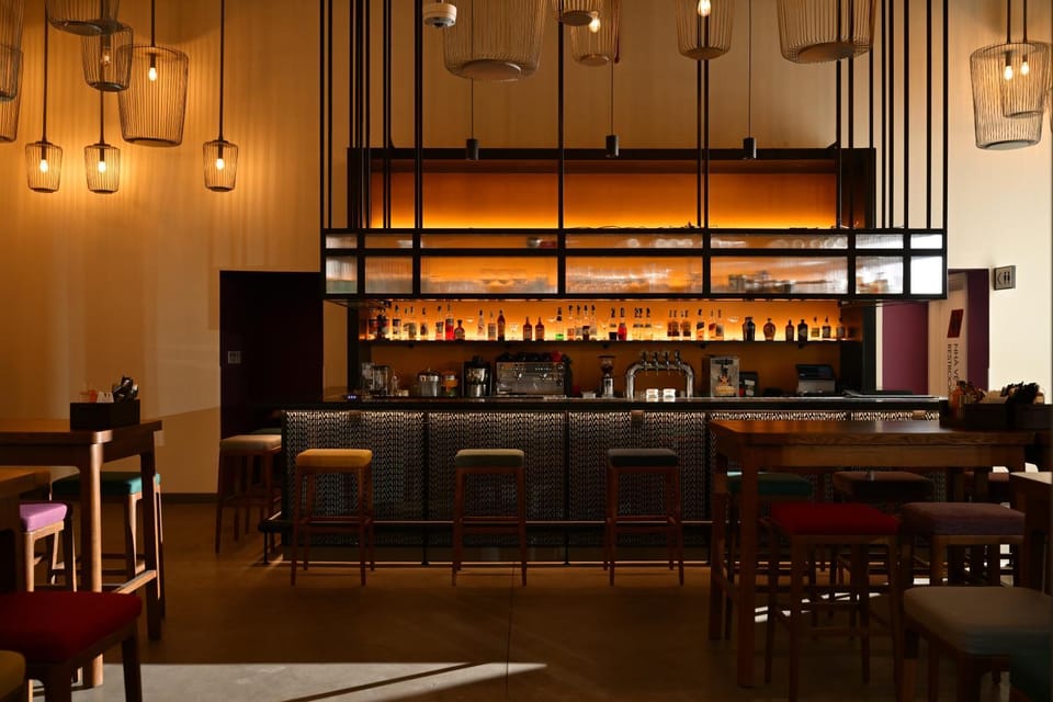 Restaurant/places to eat, Restaurant/places to eat, Nightclub / DJ, Lounge or bar, Lounge or bar, Food and drinks, Banquet/Function facilities, Seating area, Drinks