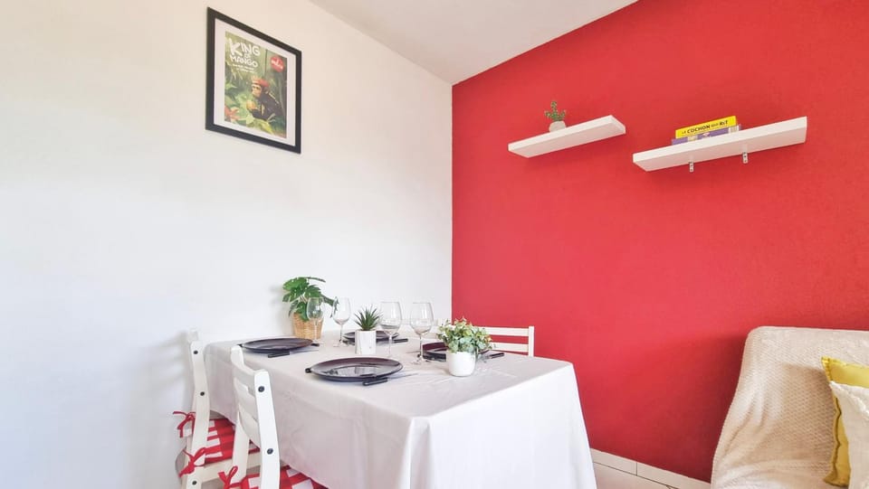 Food and drinks, Dining area, Food
