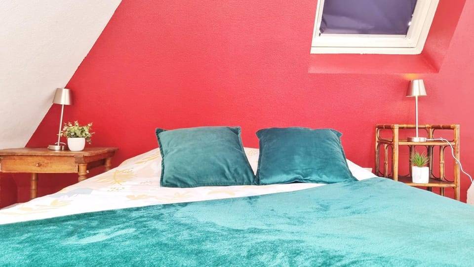 Bed, Bedroom